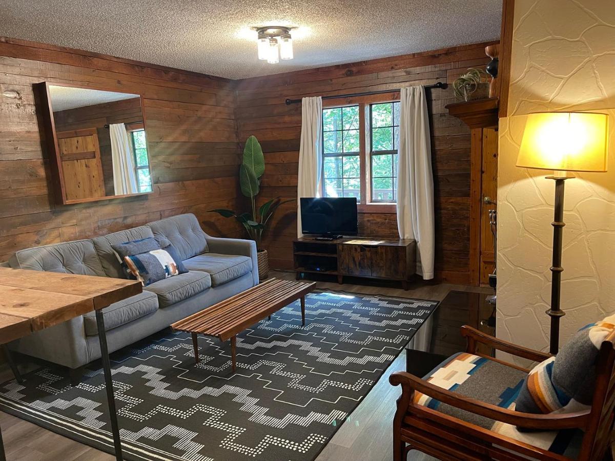 Loblolly Pines Adventure Log Holiday home Eureka Springs